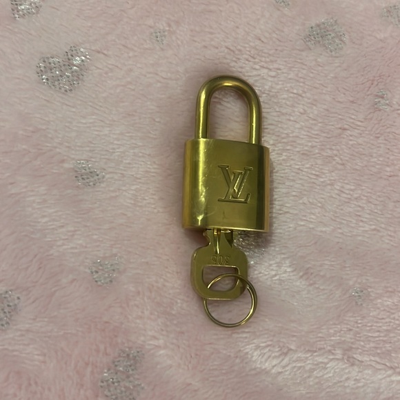 LV Lock & Key - Picture 3 of 3